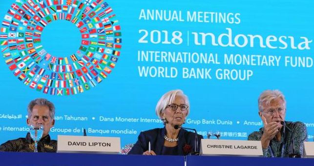 Direktur Pelaksana IMF Christine Lagarde memberikan keterangan pers terkait Pertemuan Tahunan IMF - World Bank Group 2018 di Bali International Convention Center, Kawasan Nusa Dua, Bali, Kamis (11/10).