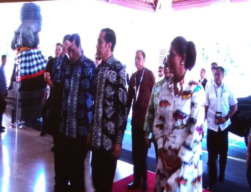 Presiden Jokowi, Luhut Panjaitan dan Susi Pudjiastuti.