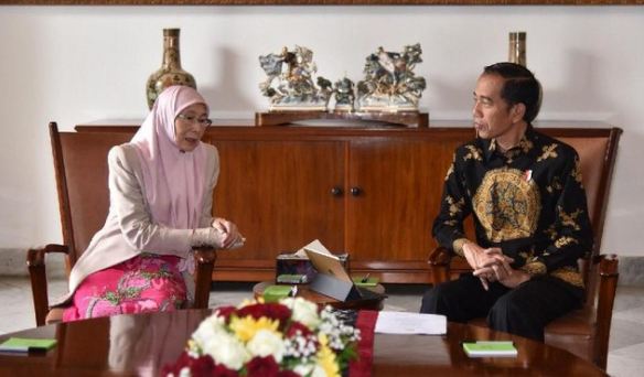 Presiden Jokowi dan Deputi Perdana Menteri Malaysia, Wan Azizah Wan Ismail.