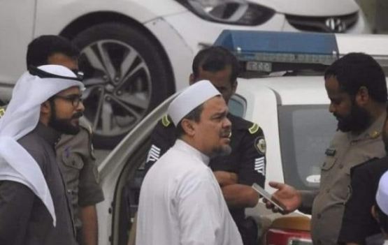 Rizieq Shihab saat di interogasi Polisi Arab Saudi.
