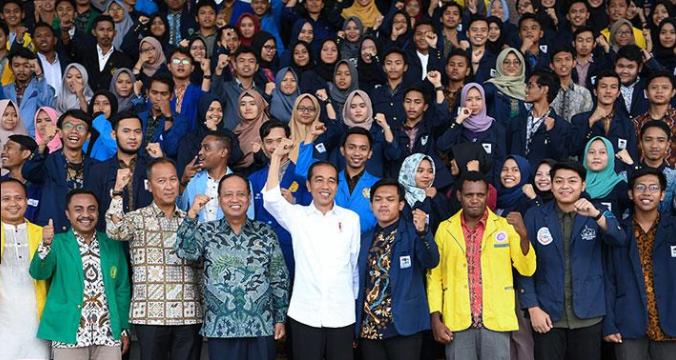 Presiden Jokowi saat menerima peserta konferensi mahasiswa nasional di Istana Kepresidenan Bogor, Jawa Barat, Jumat (7/12/2018).