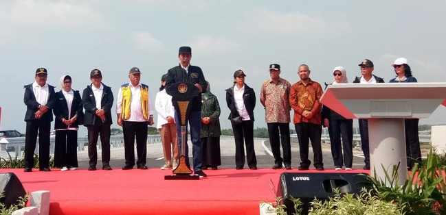 Presiden Jokowi resmikan tol Ngawi-Kertosono (seksi Wilangan-Kertosono).