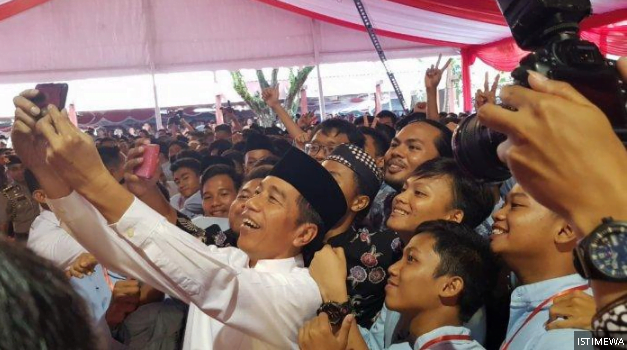 Presiden Joko Widodo (Jokowi) saat menghadiri perayaan Milad 1 Abad Madrasah Mu’allimin–Mu’allimaat Muhammadiyah di Yogyakarta, Senin (6/12/2018).