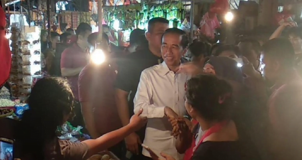 Jokowi saat datangi Pasar Minggu.