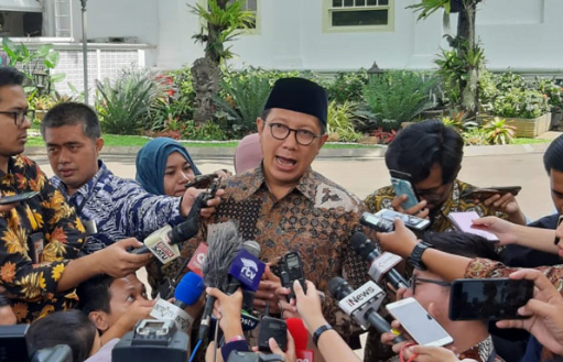 Menteri Agama (Menag) Lukman Hakim Saifuddin, saat berikan penjelasan kepada media.