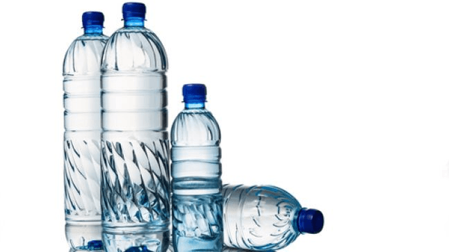 Empat Jenis Air Minum  dalam Kemasan Mana yang Terbaik 