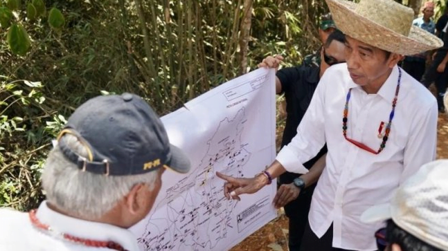 Presiden Joko Widodo saat mengunjungi kawasan di Kabupaten Gunung Mas, Kalimantan Tengah pada Rabu (8/5/2019). (Rusman, Biro Pers-Setpres)