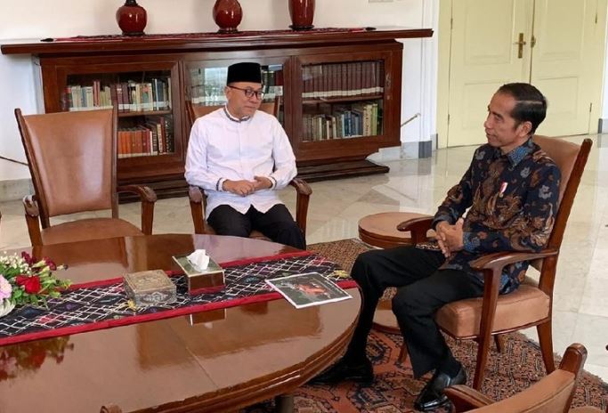 Presiden Jokowi saat bertemu dengan Zulkifli Hasan di Isatana Bogor.