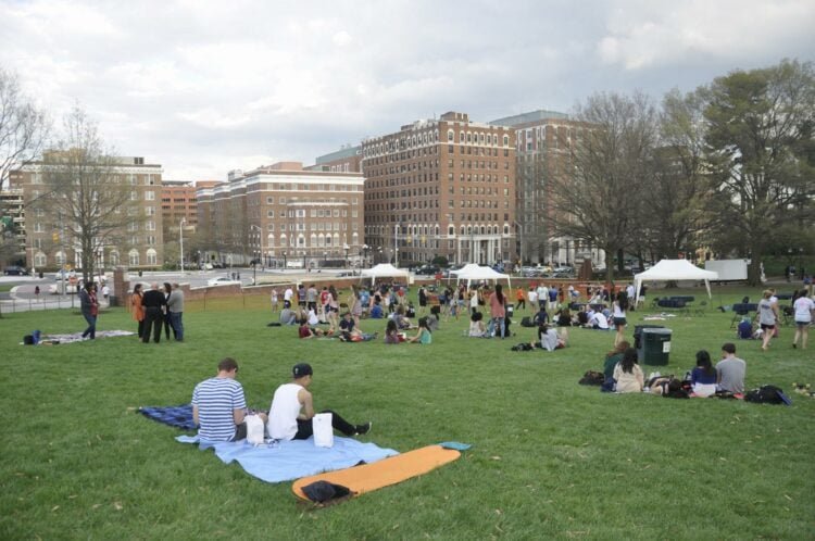 Catatan Pinggir Johns Hopkins University