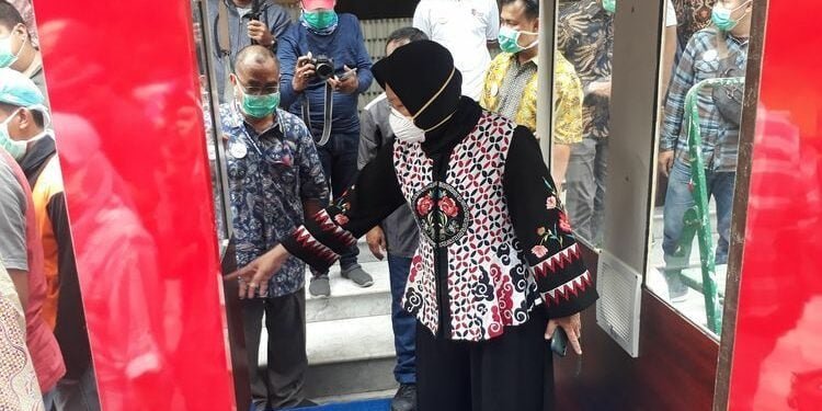 Bilik Disinfeksi Menuai Kontroversi