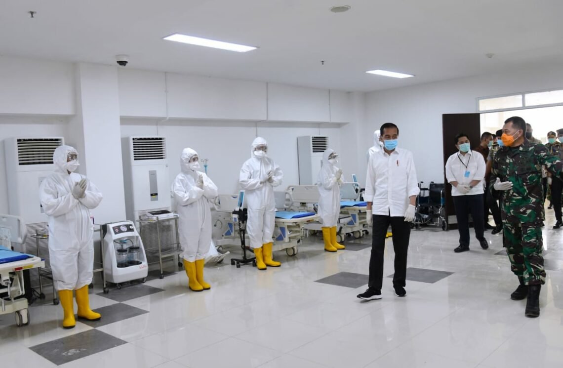 Jokowi Tinjau RS Darurat Wisma Atlet
