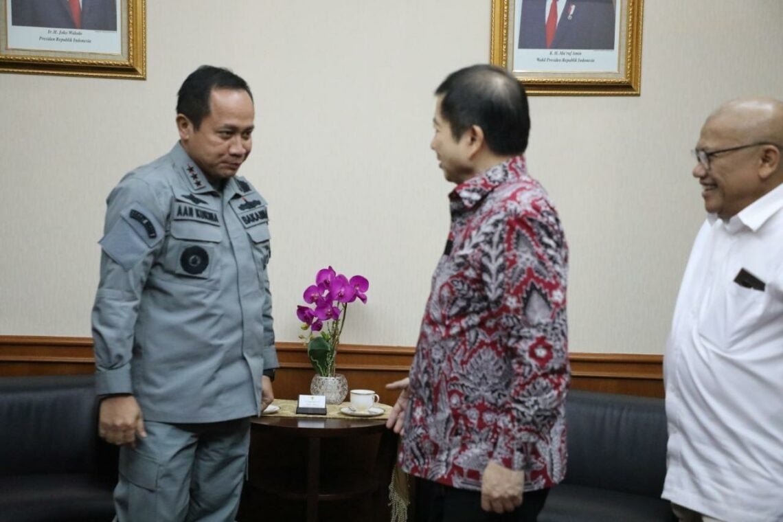 Menteri Suharso Bahas Isu Strategis Keamanan Laut Bersama Kepala Bakamla RI