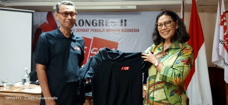 Saiful Busroni (Presiden FSPM Indonesia) dan Ibu Andriyani, Direktur Pengupahan Kemenaker