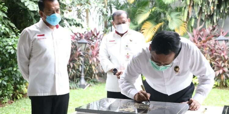 Menko Mahfud Teken Sembilan Prasasti Pembangunan Kabupaten Kepulauan Anambas