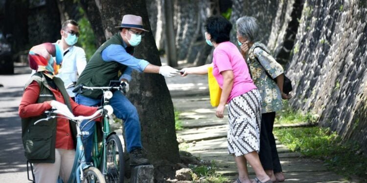 Jabar Sejalan dengan Pusat dalam Tanggulangi COVID-19,Gubernur Jawa Barat (Jabar) Ridwan Kamil Jabar Sejalan dengan Pusat dalam Tanggulangi COVID-19