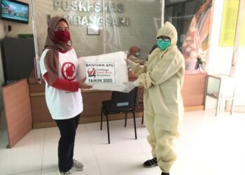 Suluh Kerta Nusantara Donasikan 200 APD Untuk Puskesmas-Puskesmas di Pinggiran