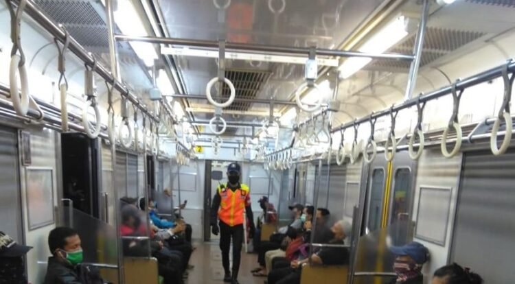 Catatan Luhut Binsar Pandjaitan Soal KRL Commuter Line Jabodetabek