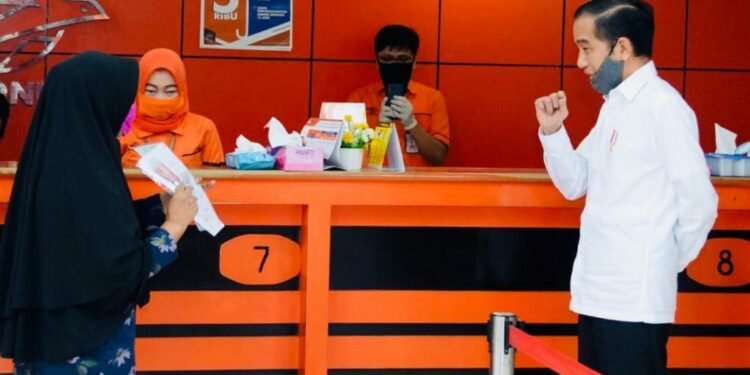 Presiden Jokowi Tinjau Penyaluran Bantuan Tunai di Kota Bogor 1 Presiden Jokowi Tinjau Penyaluran Bantuan Tunai di Kota Bogor