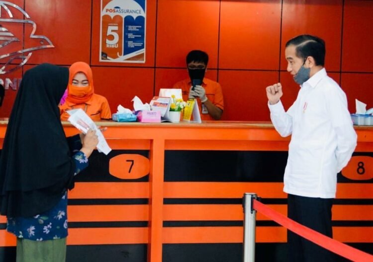 Presiden Jokowi Tinjau Penyaluran Bantuan Tunai di Kota Bogor