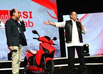 Konser Amal Berbagi Kasih Bersama Bimbo’, Motor Listrik Bertandatangan Presiden Jokowi Laku Rp 2,550 Miliar