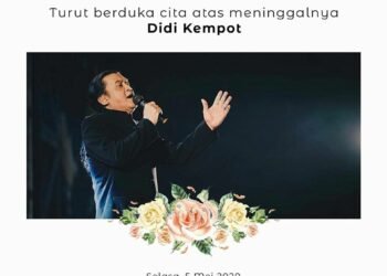 Penggemar Bacakan Doa Tahlil di Depan Pusara Almarhum Didi Kempot