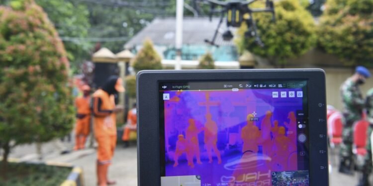 Drone AU Untuk Semprot Disinfektan