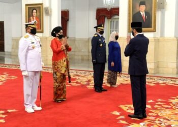 Presiden Jokowi Lantik KSAL dan KSAU di Istana Negara
