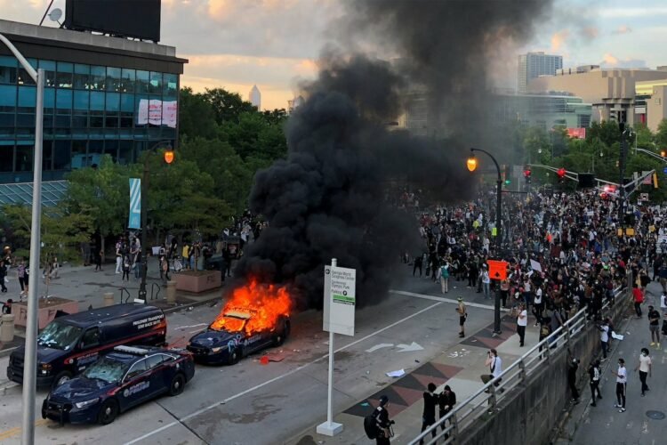 betapa keras polisi disana memperlakukan warganya.