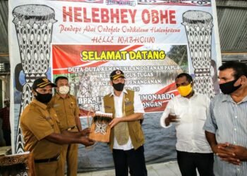 Secangkir Kopi Buat Menteri di Pendopo Theys Eluay