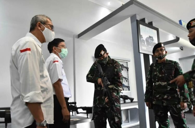 Memproduksi Medium Tank Harimau dan Panser Anoa