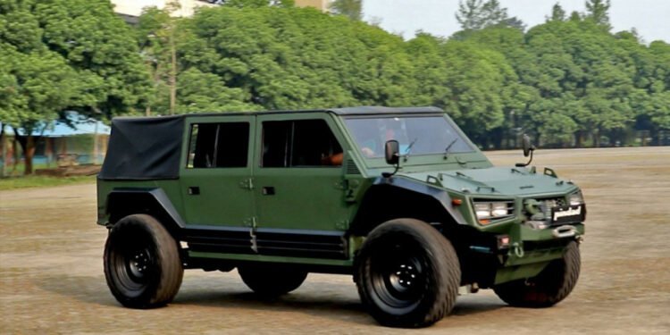 Menhan Prabowo Borong Humvee Lokal