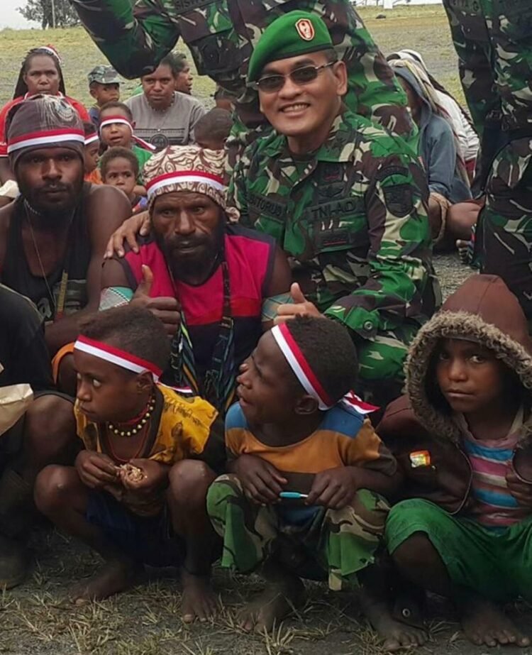 Youtuber TNI Pembawa Damai di Tanah Papua