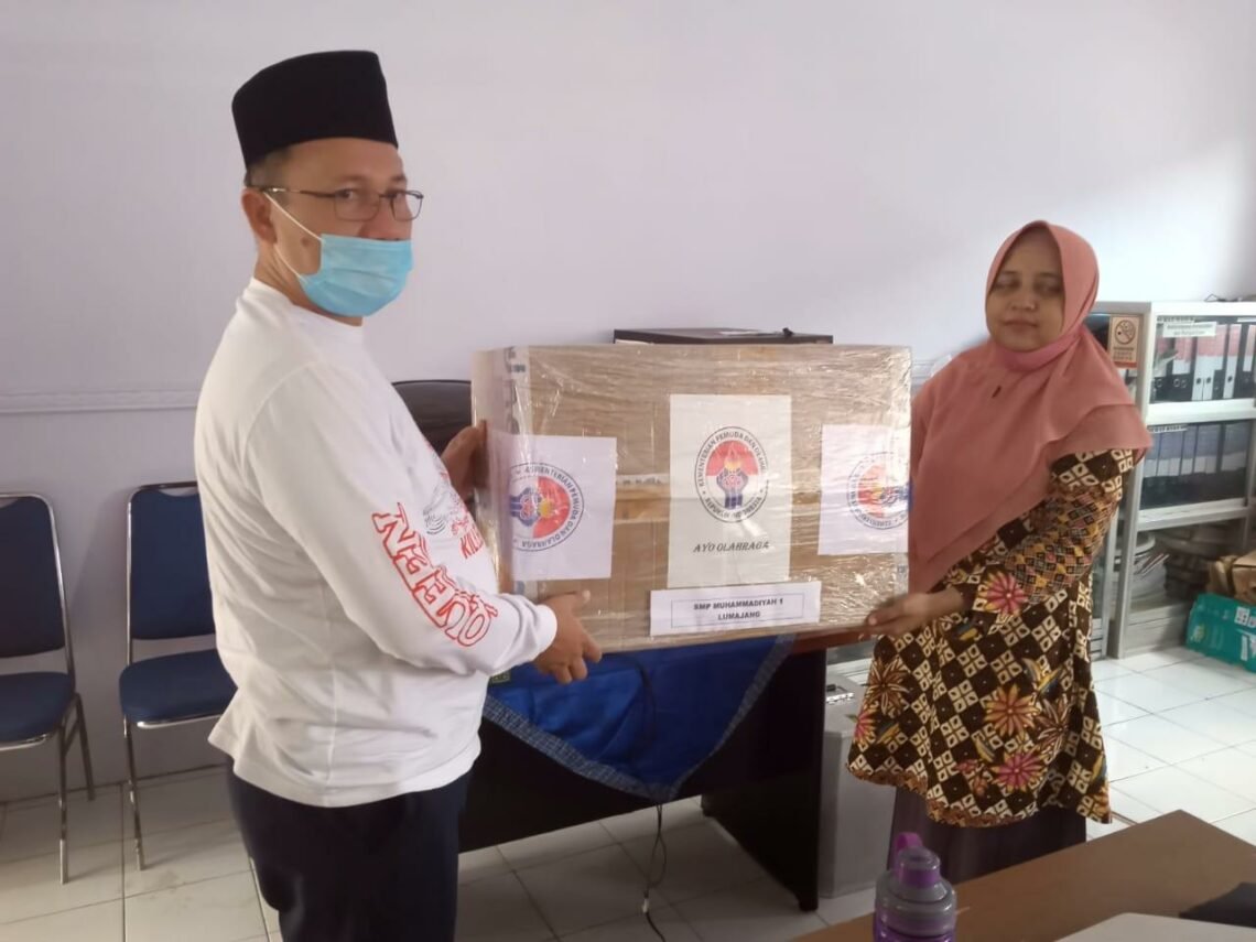 Purnamasidi memberikan bantuan bekerjasama dengan Kementrian Pemuda dan Olah Raga.