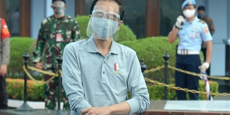Presiden Meninjau Fasilitas Produksi dan Pelaksanaan Uji Klinis Vaksin Covid-19