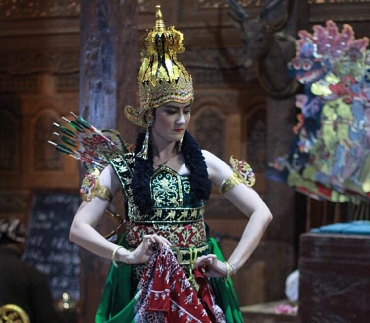 achel Harrison Penari Jawa Asal Allexton Inggris achel Harrison Penari Jawa Asal Allexton Inggris