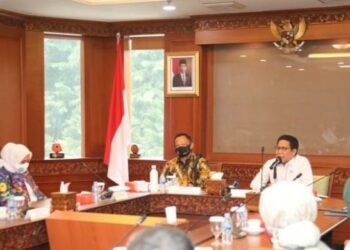 Gerak Cepat, Tri Tito Karnavian Sambangi Kemendes PDTT untuk Gelorakan Desa Aman COVID-19