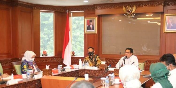 Gerak Cepat, Tri Tito Karnavian Sambangi Kemendes PDTT untuk Gelorakan Desa Aman COVID-19