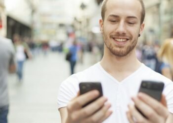 The Straight Men Using Gay Dating Apps to Plug Their OnlyFans