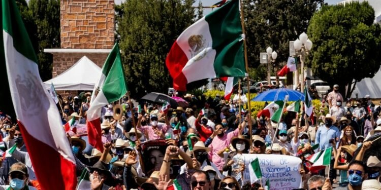 Army of Mexican Farmers Clash With National Guard Over Paying Water to the US