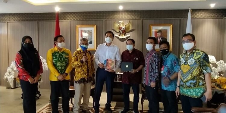 Aziz Syamsuddin: Pensiunan ASN dan TNI-POLRI Perlu Jeda 5 Tahun Terjun ke Politik 1 Aziz Syamsuddin: Pensiunan ASN dan TNI-POLRI Perlu Jeda 5 Tahun Terjun ke Politik