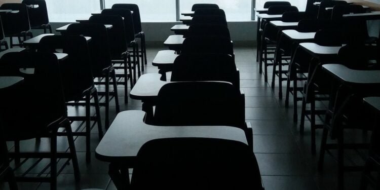 Cowok Meniru Siswa di SMA Jepang Elite selama Berbulan-bulan