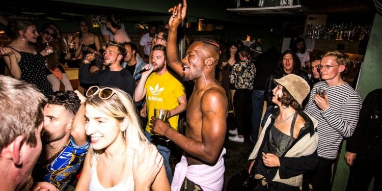 Hanya Beberapa Klub yang Menerima Pendanaan dari Arts Survival Fund senilai £ 257 juta