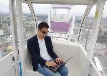 Taman Hiburan Membuka Ferris Wheel untuk Pengerjaan Jarak Jauh