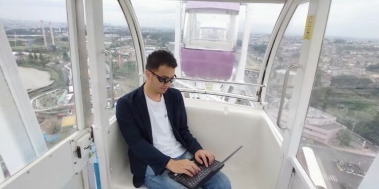 Taman Hiburan Membuka Ferris Wheel untuk Pengerjaan Jarak Jauh