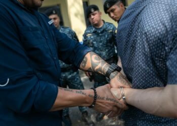 Agen Perbatasan AS Melakukan Rogue dan Secara Ilegal Menahan Ratusan Migran di Guatemala