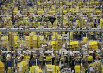 Grup Hak Menuntut Anggota Parlemen Menghentikan Pengawasan Tempat Kerja Amazon