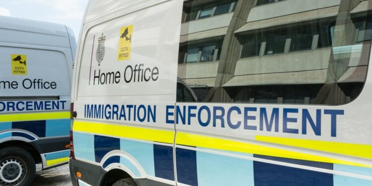 Orang Eropa yang Tinggal di Inggris Bisa Segera Jatuh karena ‘Lingkungan yang Tidak Bersahabat’