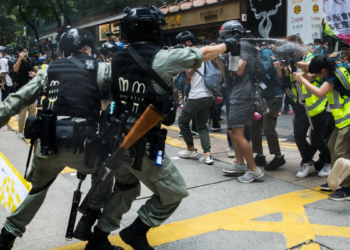 Polisi Hong Kong Mendefinisikan Ulang Siapa yang Bisa Disebut Jurnalis