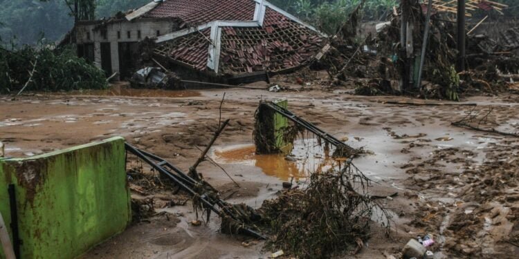 Hujan Turun, Bencana Datang