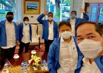 Makna Baju Biru Enam Menteri Baru